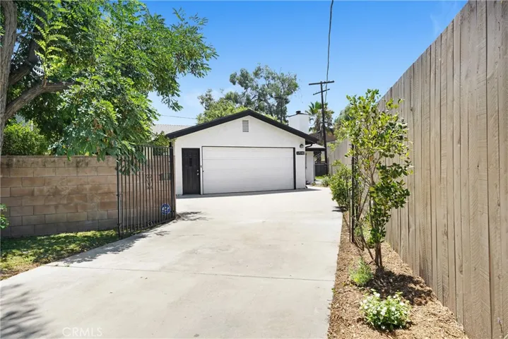 11940 Tiara Street, Valley Village, California 91607, 2 Bedrooms Bedrooms, ,2 BathroomsBathrooms,Residential Lease,For Rent,Tiara,WS25172710