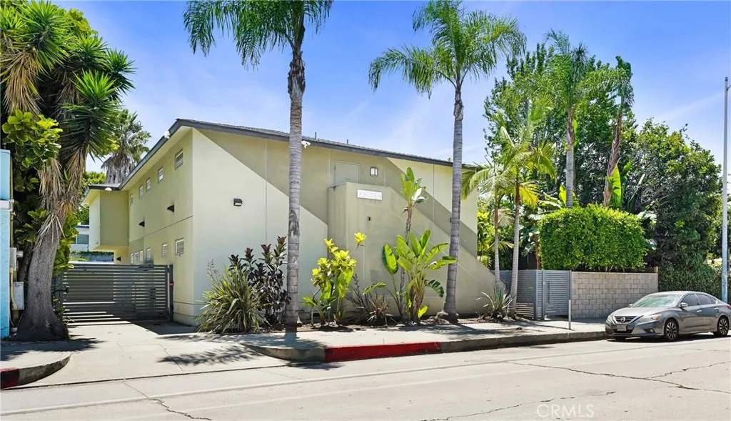12044 W Washington Boulevard 1, Culver City, California 90066, ,Residential Income,For Sale,Washington,SB25172609