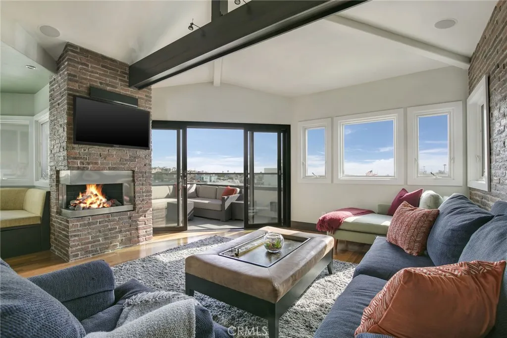 405 15th Street, Manhattan Beach, California 90266, 3 Bedrooms Bedrooms, ,4 BathroomsBathrooms,Residential Lease,For Rent,15th,SB25172722