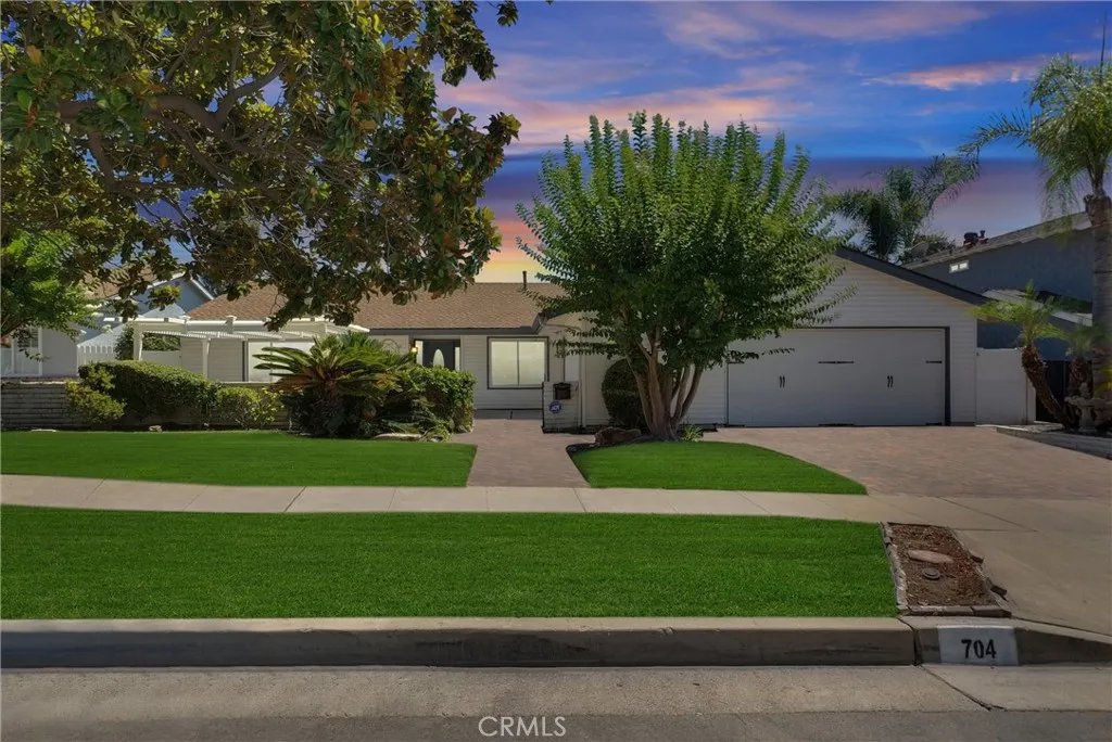 704 E Barkley Avenue, Orange, California 92867, 4 Bedrooms Bedrooms, ,2 BathroomsBathrooms,Residential,For Sale,Barkley,PW25171906