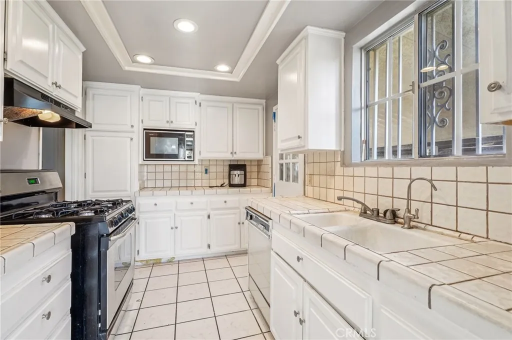 826 Del Valle Avenue, La Puente, California 91744 home-pic-10