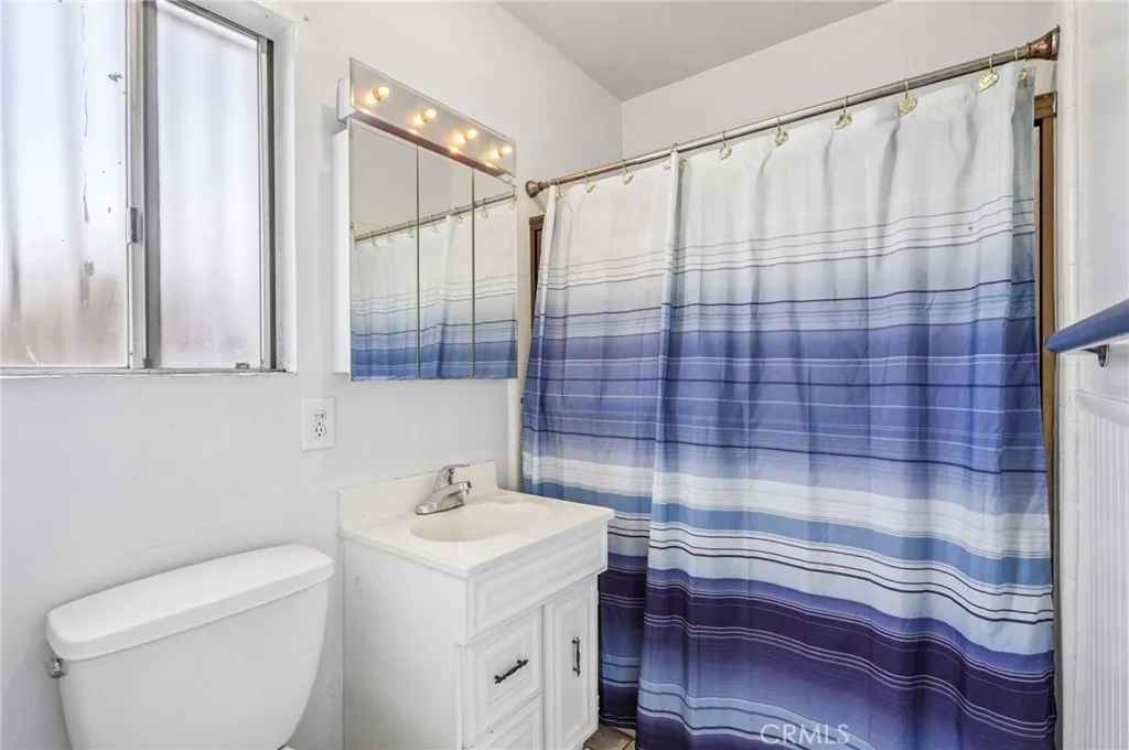826 Del Valle Avenue, La Puente, California 91744 home-pic-15