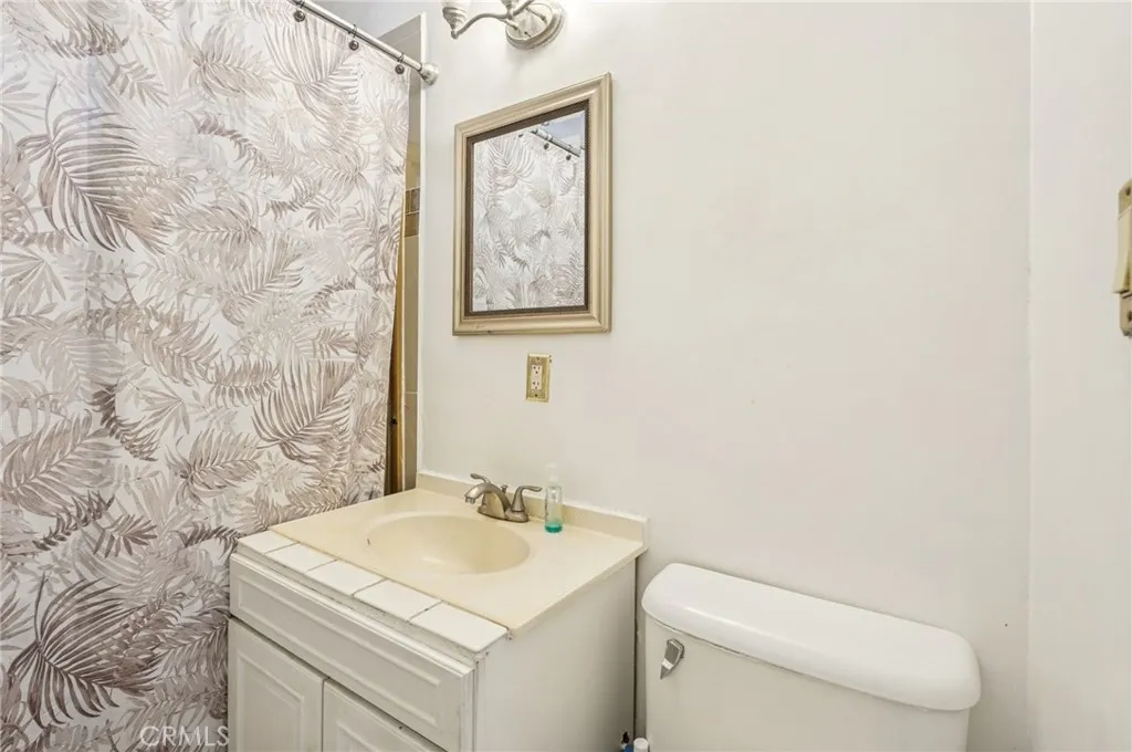 826 Del Valle Avenue, La Puente, California 91744 home-pic-18