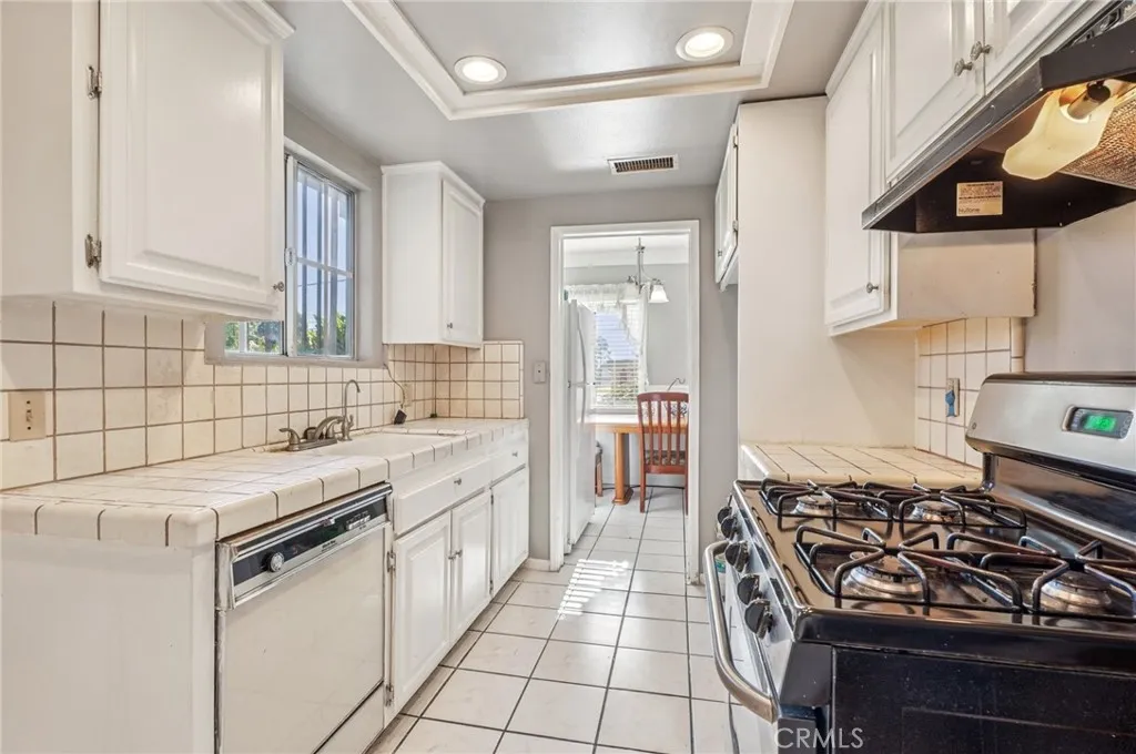 826 Del Valle Avenue, La Puente, California 91744 home-pic-9