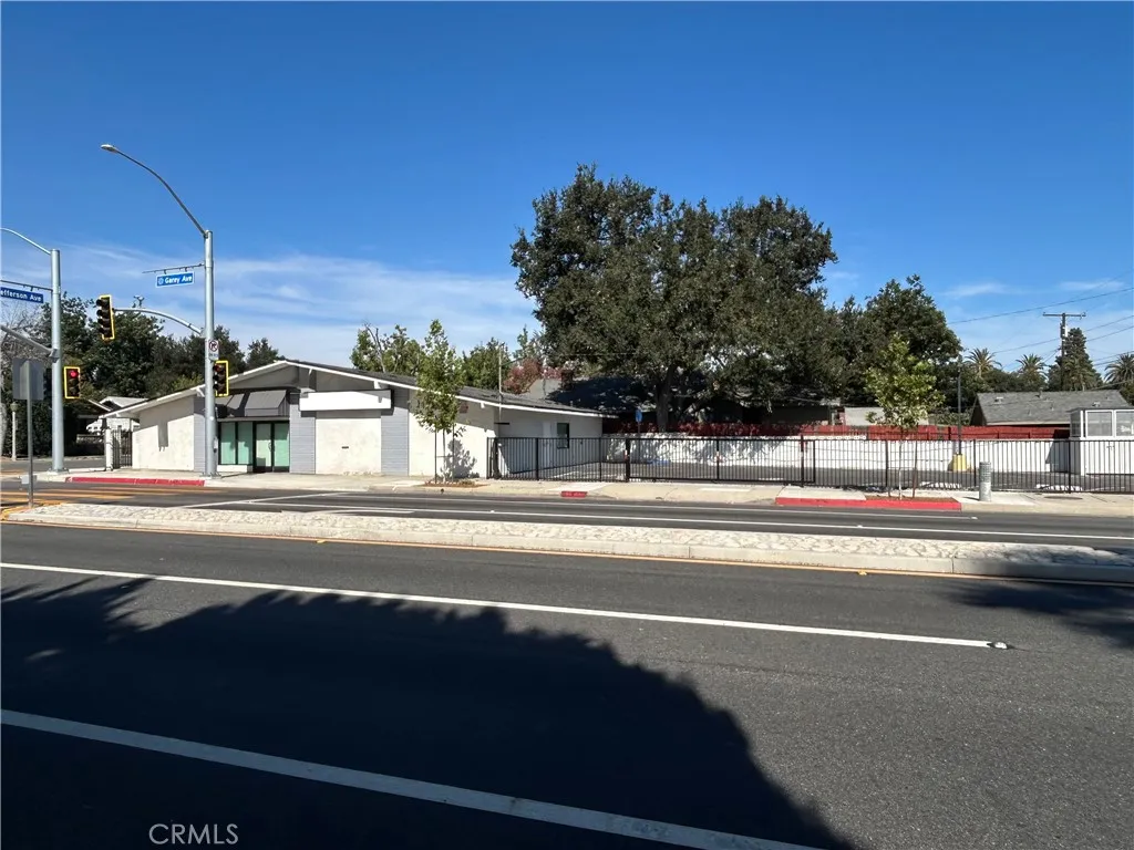 1192 N Garey Ave