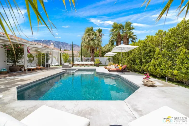 1122 E Via San Michael Road, Palm Springs, California 92262