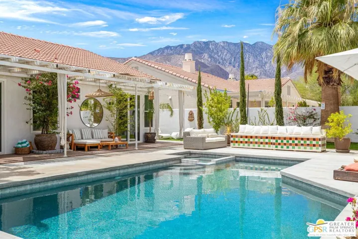 1122 E Via San Michael Road, Palm Springs, California 92262