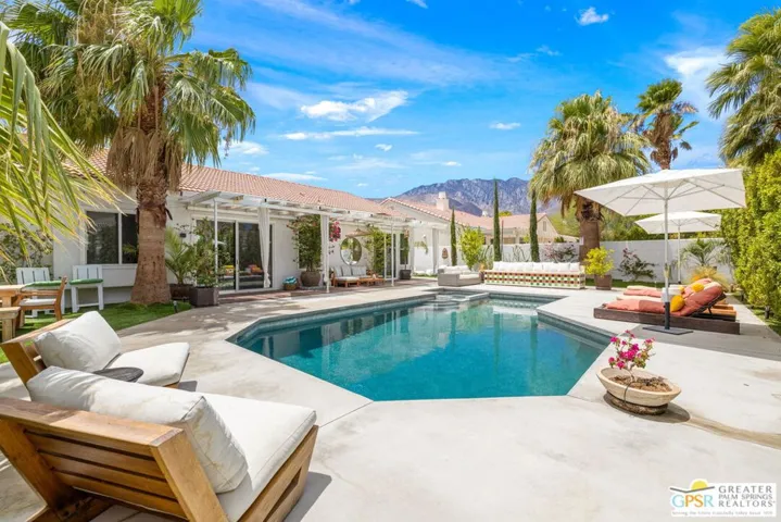 1122 E Via San Michael Road, Palm Springs, California 92262