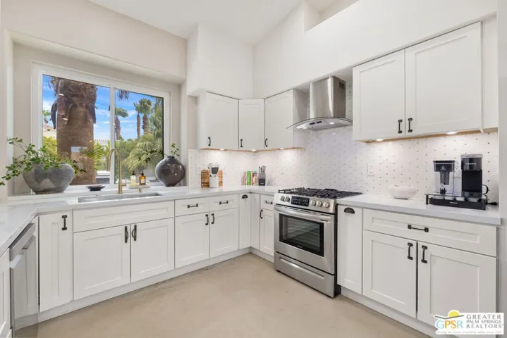 1122 E Via San Michael Road, Palm Springs, California 92262