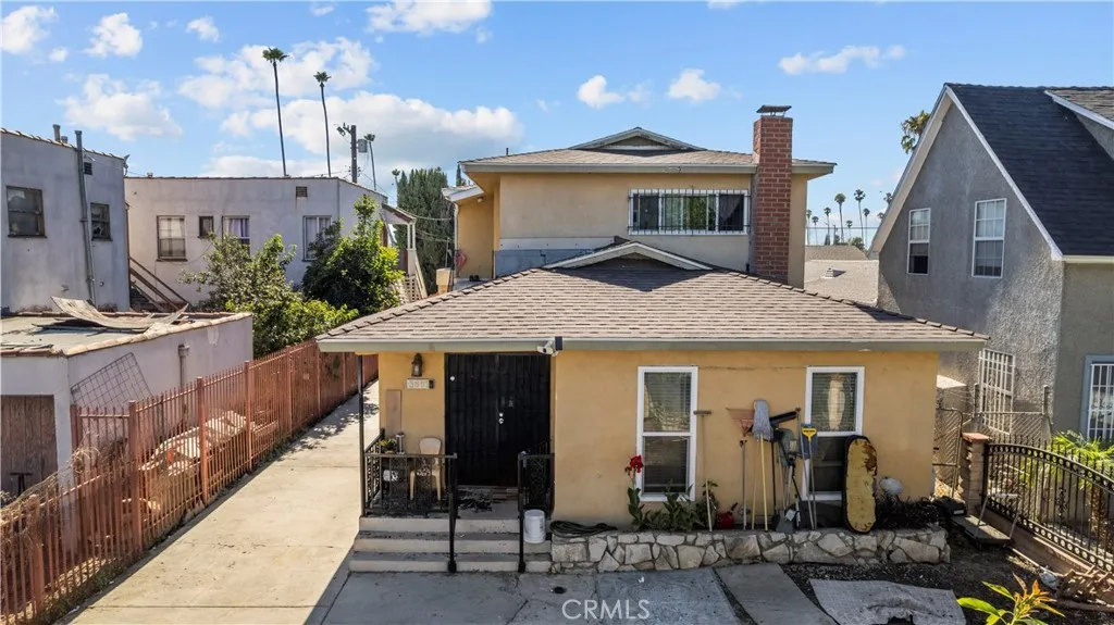 3887 S Van Ness Avenue, Los Angeles, California 90062 home-pic-3