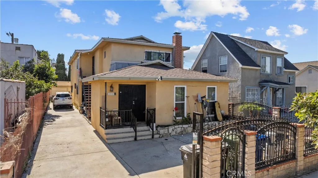 3887 S Van Ness Avenue, Los Angeles, California 90062 home-pic-1
