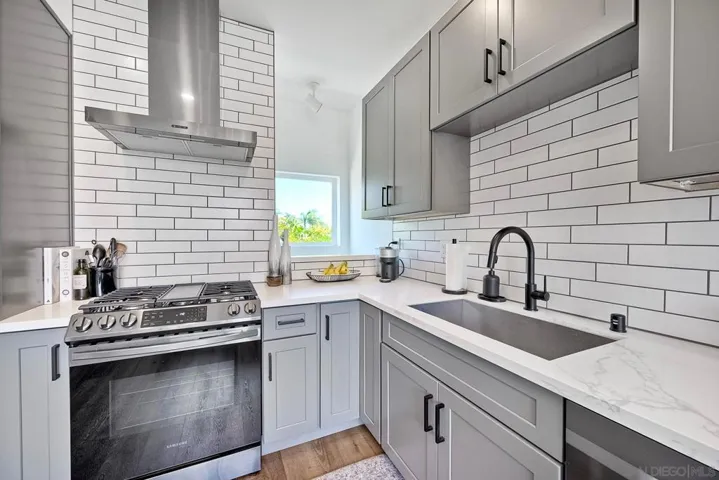 Gas Range, WiFi enable. Space for microwave in lower cabinet at the far right of the counter.