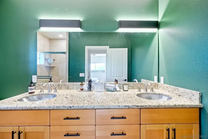 Dual Sinks- Stainless-steel bowls, stone counter.