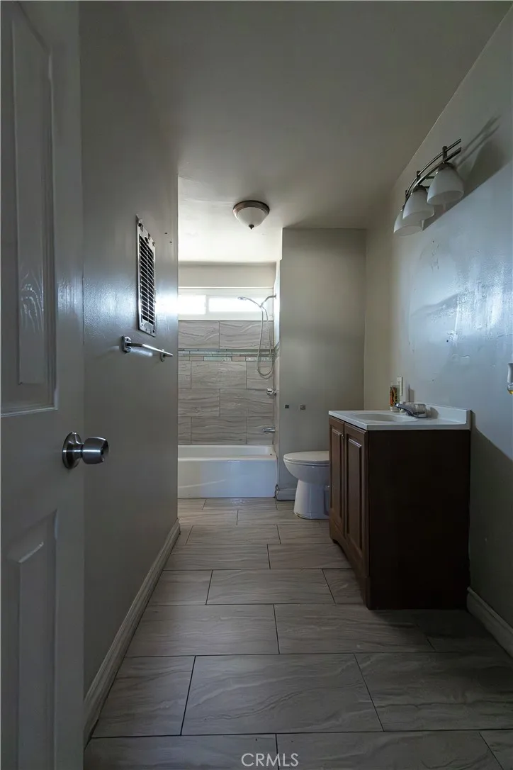 643 W Ramona Drive, Rialto, California 92376 home-pic-10