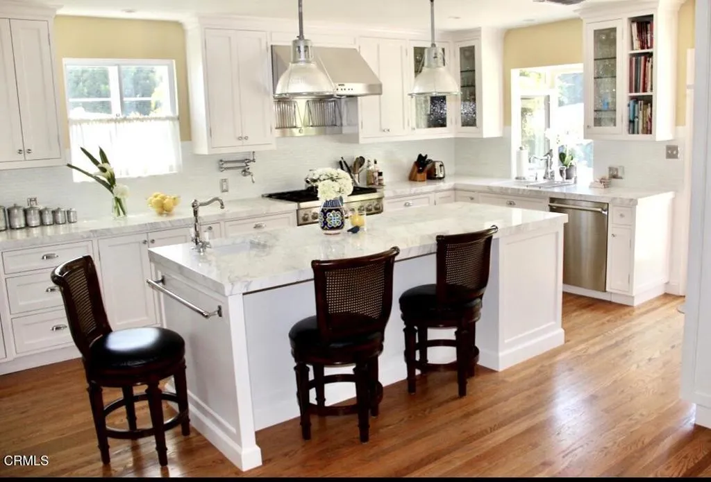807 N Doheney Drive, Beverly Hills, California 90210, 2 Bedrooms Bedrooms, ,2 BathroomsBathrooms,Residential Lease,For Rent,Doheney,P1-23500