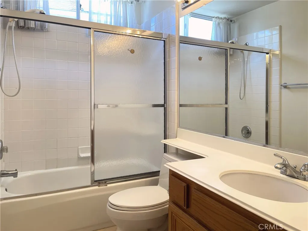 1st floor suite bath