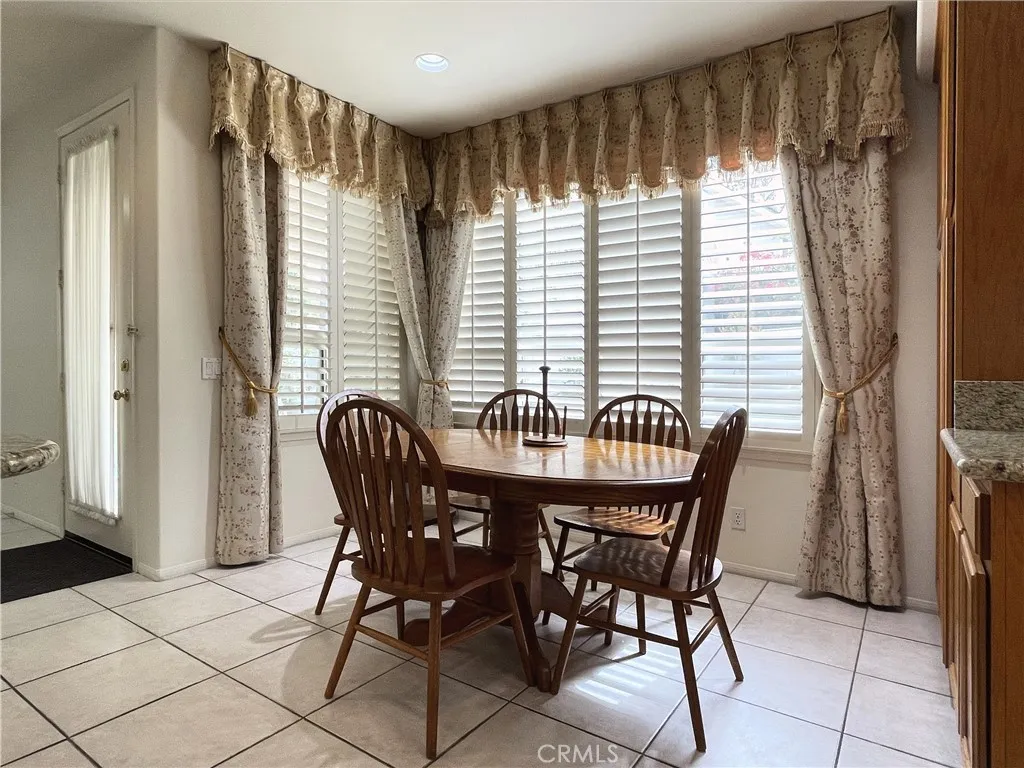 Kitchen eating area