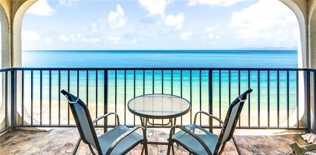 565 Esplanade 308, Redondo Beach, California 90277, 1 Bedroom Bedrooms, ,1 BathroomBathrooms,Residential,For Sale,Esplanade,PV25173027