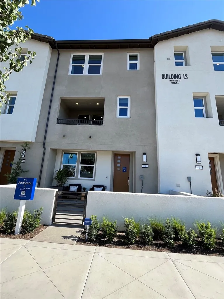 1872 Union 25, Anaheim, California 92805, 3 Bedrooms Bedrooms, ,3 BathroomsBathrooms,Residential Lease,For Rent,Union,OC25170744