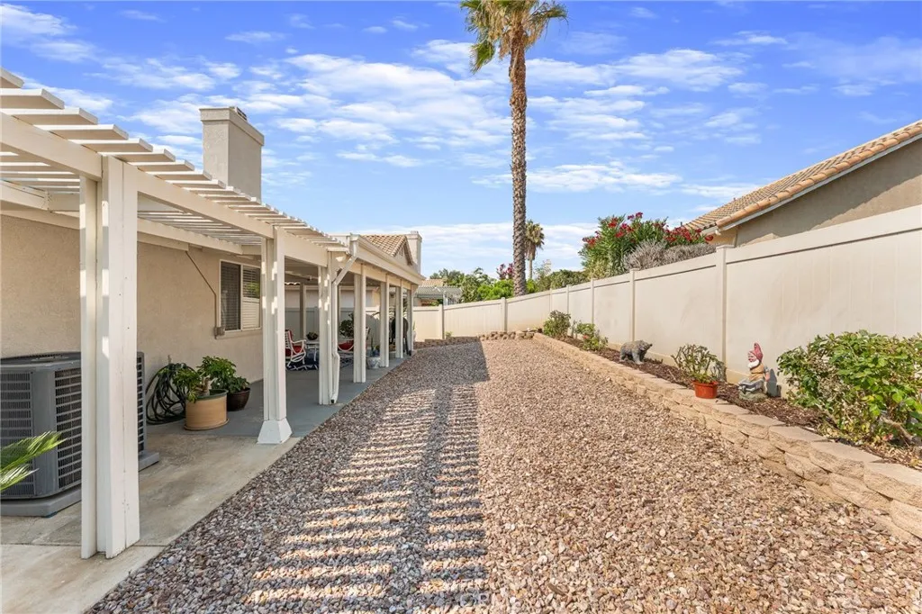 1173 Fairway Oaks Avenue, Banning, California 92220 home-pic-35