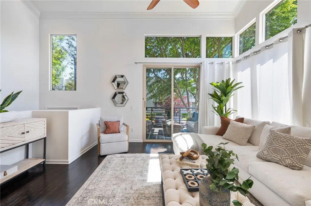 5547 Strand 101, Hawthorne, California 90250, 3 Bedrooms Bedrooms, ,3 BathroomsBathrooms,Residential,For Sale,Strand,SB25173099
