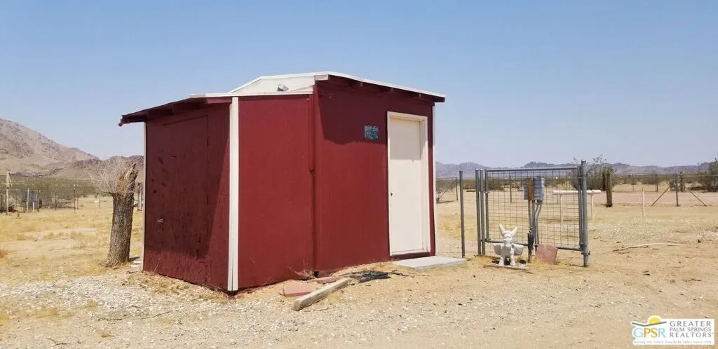 31750 Selmadolph Street, Lucerne Valley, California 92356 home-pic-17