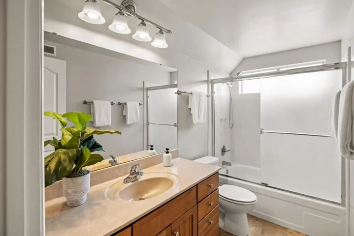 22820 Bravo Place, Salinas, California 93908