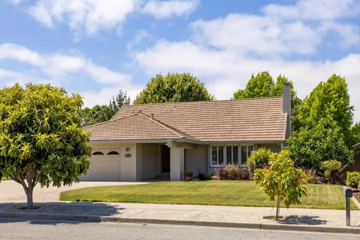 22820 Bravo Place, Salinas, California 93908