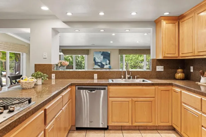 22820 Bravo Place, Salinas, California 93908