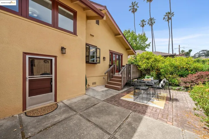 1778 Pleasant Valley Ave, Oakland, California 94611