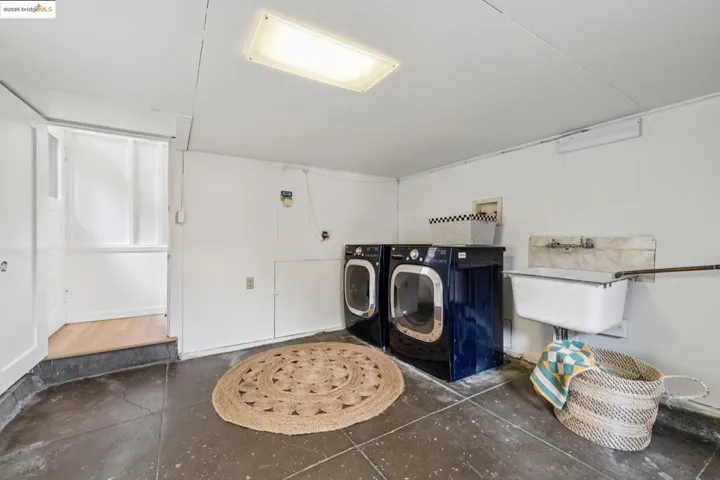 1778 Pleasant Valley Ave, Oakland, California 94611