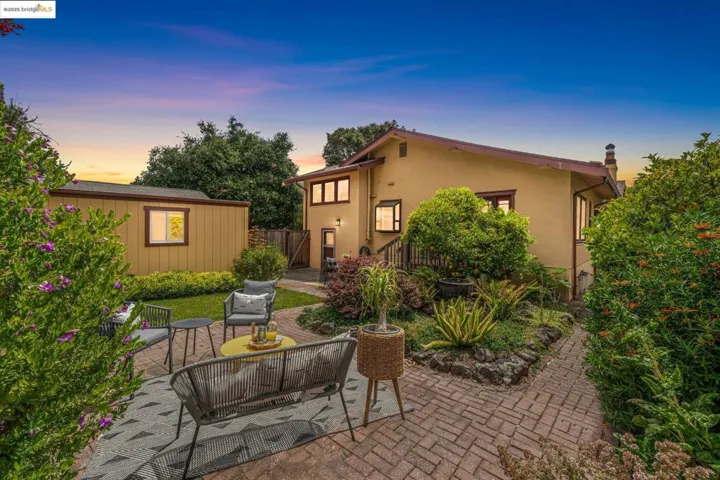 1778 Pleasant Valley Ave, Oakland, California 94611