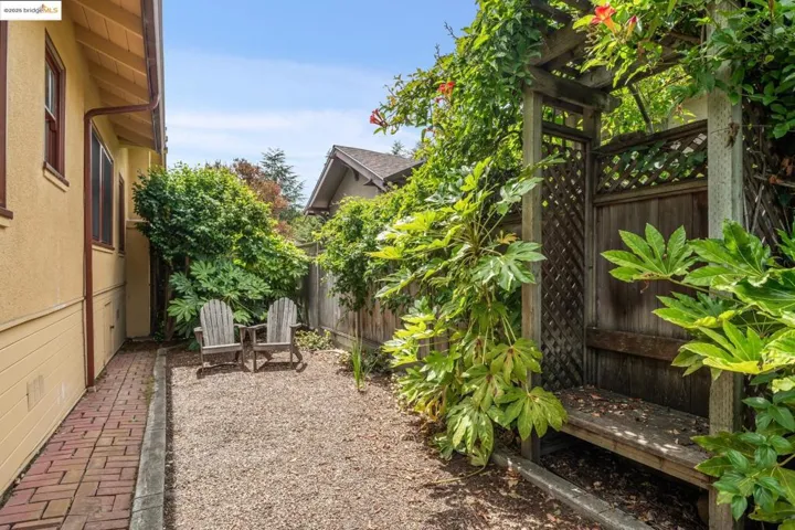 1778 Pleasant Valley Ave, Oakland, California 94611