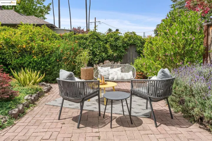 1778 Pleasant Valley Ave, Oakland, California 94611