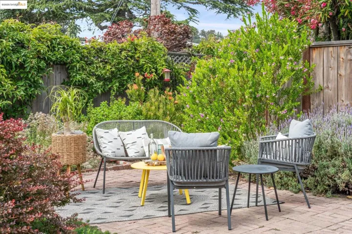 1778 Pleasant Valley Ave, Oakland, California 94611