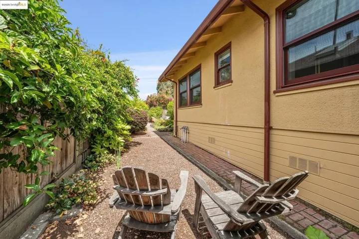 1778 Pleasant Valley Ave, Oakland, California 94611
