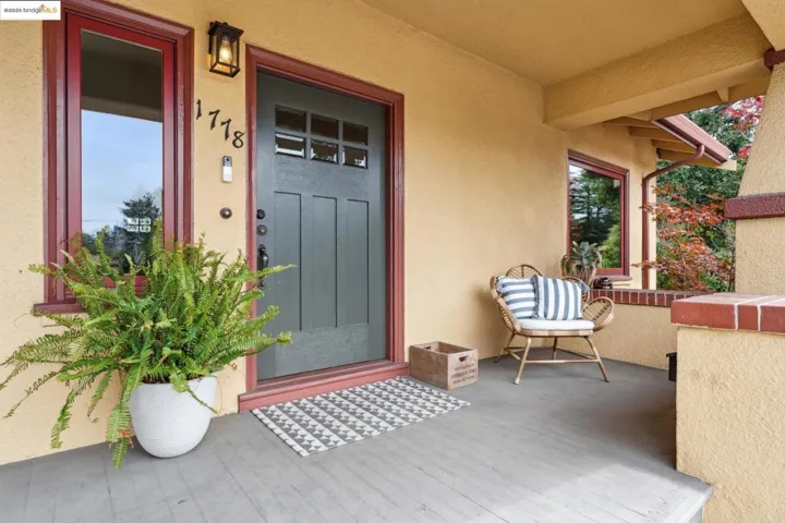 1778 Pleasant Valley Ave, Oakland, California 94611
