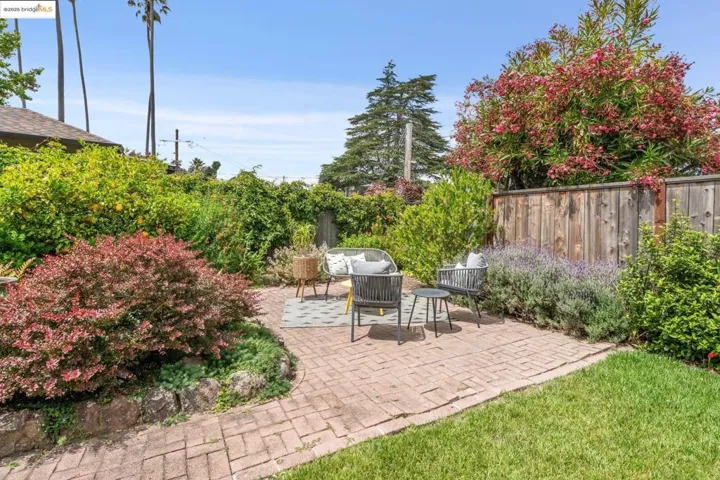 1778 Pleasant Valley Ave, Oakland, California 94611