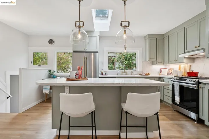 1778 Pleasant Valley Ave, Oakland, California 94611