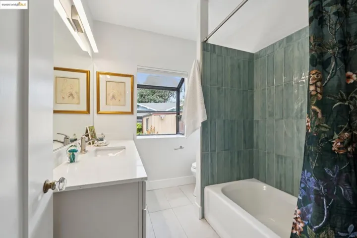 1778 Pleasant Valley Ave, Oakland, California 94611