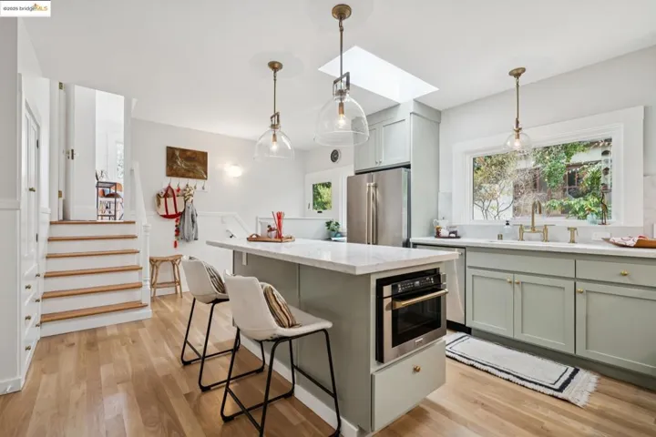 1778 Pleasant Valley Ave, Oakland, California 94611