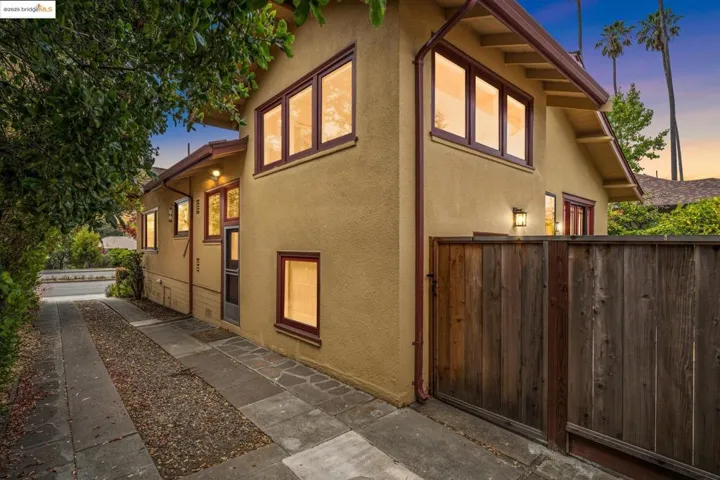 1778 Pleasant Valley Ave, Oakland, California 94611