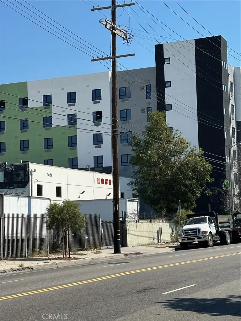 subject listing west side newer apart project