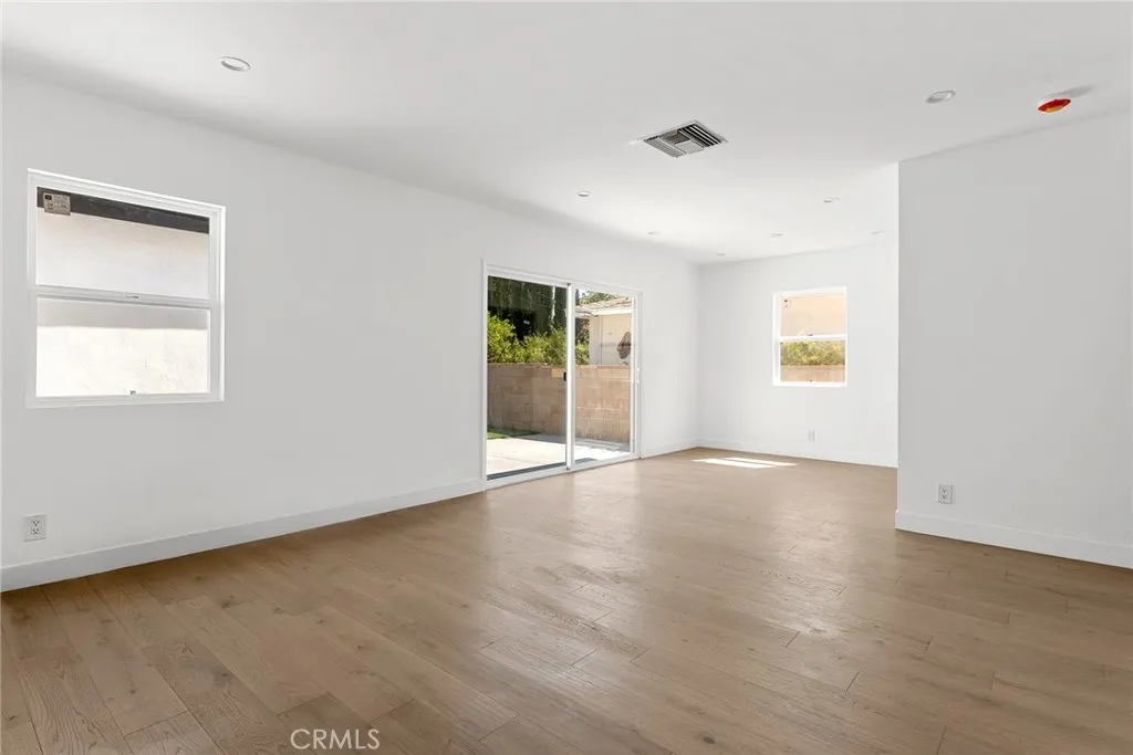 22723 Leonora Drive, Woodland Hills, California 91367 home-pic-11