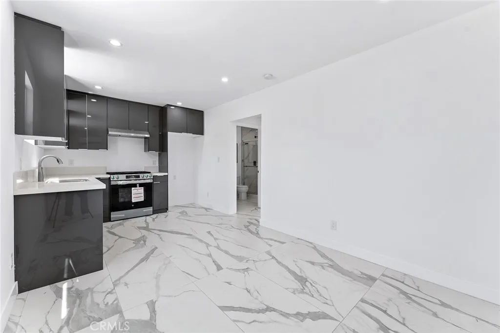22723 Leonora Drive, Woodland Hills, California 91367 home-pic-23