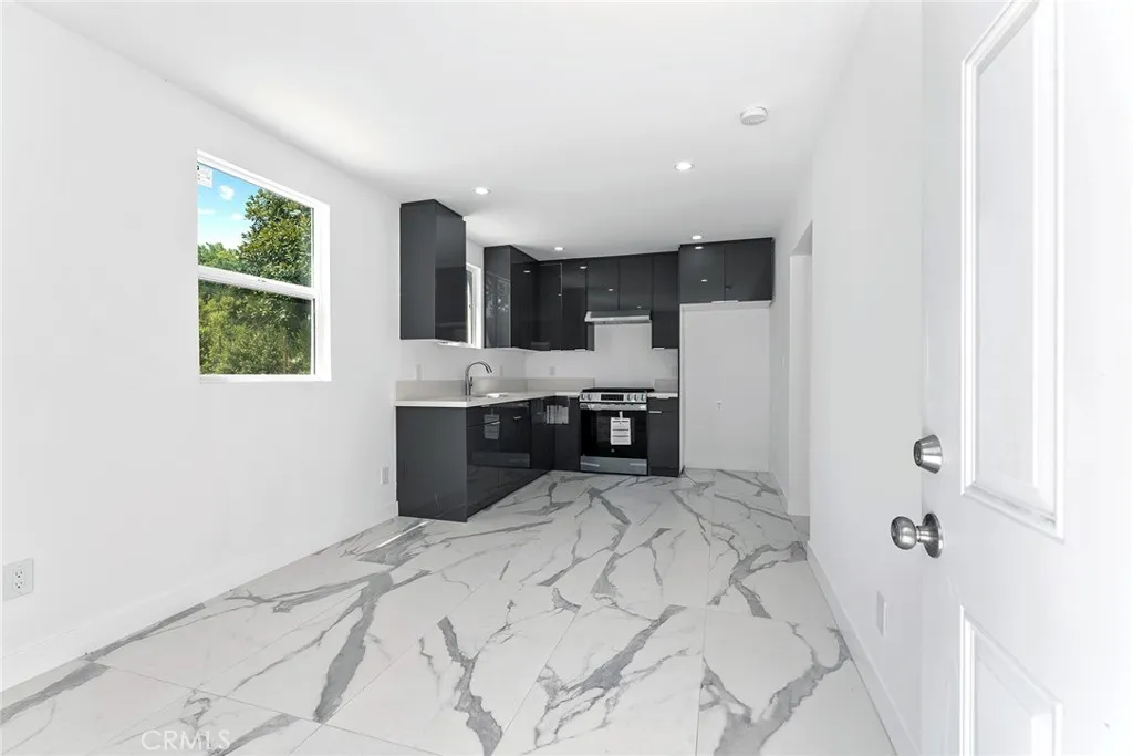 22723 Leonora Drive, Woodland Hills, California 91367 home-pic-22