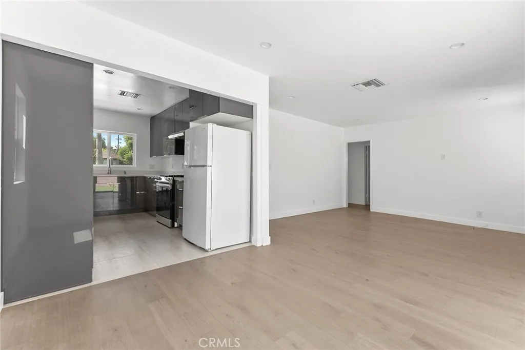 22723 Leonora Drive, Woodland Hills, California 91367 home-pic-8