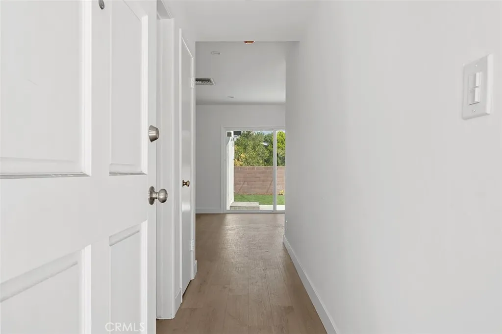 22723 Leonora Drive, Woodland Hills, California 91367 home-pic-12