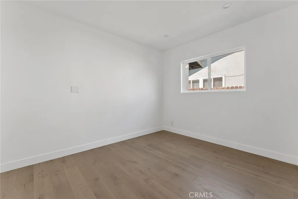 22723 Leonora Drive, Woodland Hills, California 91367 home-pic-18