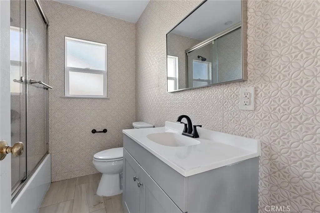 22723 Leonora Drive, Woodland Hills, California 91367 home-pic-13